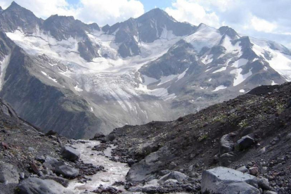 Fotografía del monte Elbrus, 5642 metros de altura, en los Urales.