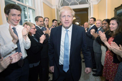 Boris Johnson, nuevo primer ministro británico tras ser investido por la reina.