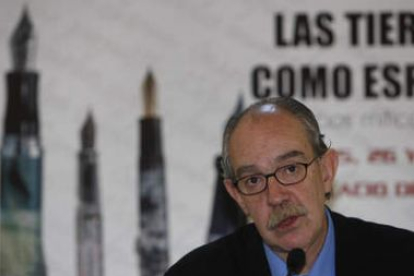 Francisco García Pérez durante su conferencia.