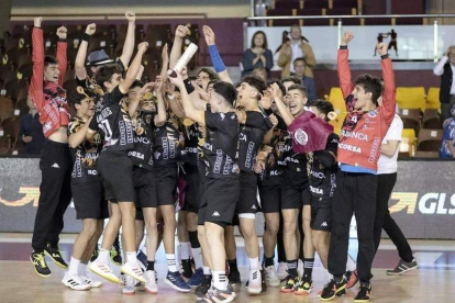 El Ademar cadete se proclamó campeón de Castilla y León. DL