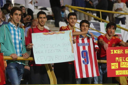 Iker Casillas recibió el cariño de los aficionados. MARCIANO PÉREZ/BRUNO MORENO