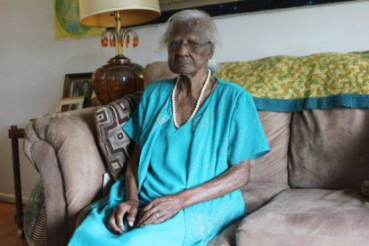 La anciana de 115 años Jeralean Talley posa para una foto en Inkster, Michigan.