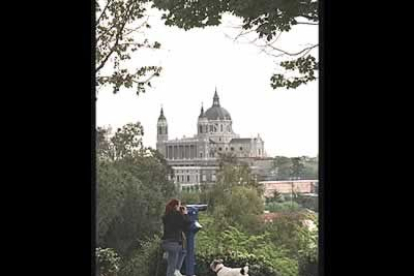 El 22 de mayo del 2004 marca un nuevo hito para este edificio de culto que acoge su primera boda real, la del príncipe Felipe y Doña Letizia Ortiz.