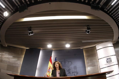 La vicepresidenta del Gobierno, Sáenz de Santamaría, durante la rueda de prensa posterior al Consejo de Ministros.