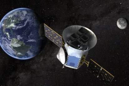 Imagen facilitada por la Nasa, que muestra una impresión artística del satélite TESS