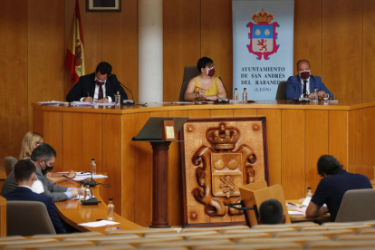 Pleno en el ayuntamiento de San Andrés del Rabanedo. F. Otero Perandones.
