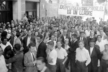 Manifestación contra Alejandro Lerroux. Negativo conservado en el fondo Puig Farran.