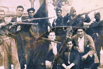 Escuadra Negra de Eirexalba (Lugo), milicia falangista que actuaba en O Incio y Sarriá.  CORTESÍA J. CABAÑAS