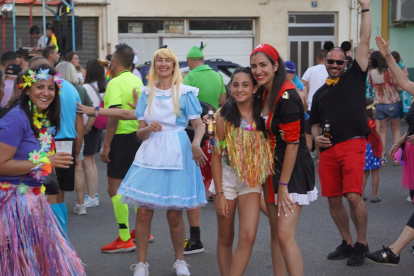 Santa María del Páramo celebra su particular carnaval en pleno verano. JONATHAN NOTARIO