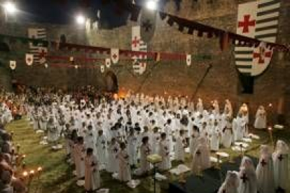 La ordenación de caballeros templarios tuvo lugar en el patio del castillo el pasado año