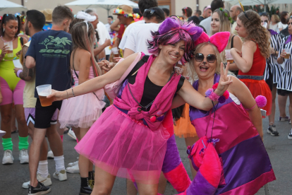 Santa María del Páramo celebra su particular carnaval en pleno verano. JONATHAN NOTARIO