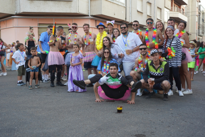 Santa María del Páramo celebra su particular carnaval en pleno verano. JONATHAN NOTARIO