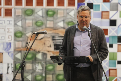 Álvaro Rodríguez Fominaya, director del museo, durante la presentación de dos nuevas exposiciones que se abrirán al público mañana. RAMIRO