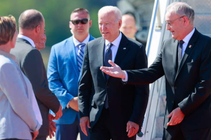 Biden a su llegada a Suiza donde fue recibido por el presidente del país antes de ir a Ginebra para el encuentro de hoy con Putin. DENIS BELAVOUSE