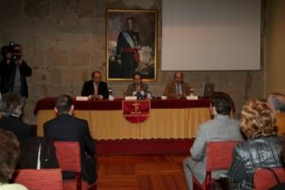 EL delegado de la Junta, Eduardo Fernández, Luis Aznar y el diputado Francisco Castañón