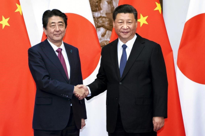 Xi Jinping, presidente de China, y Shinzo Abe, primer ministro de Japón.