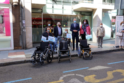 Presentación de la campaña sobre el buen uso de las plazas de movilidad reducida. AYUNTAMIENTO DE LEÓN