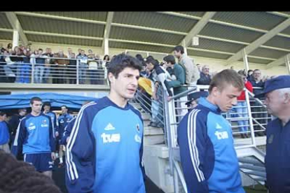 Cesar y Guti, entrando en el terreno de juego.