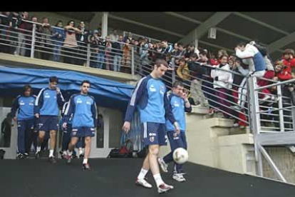 Ivan Helguera entró con sus compañeros con el balón en sus piés.