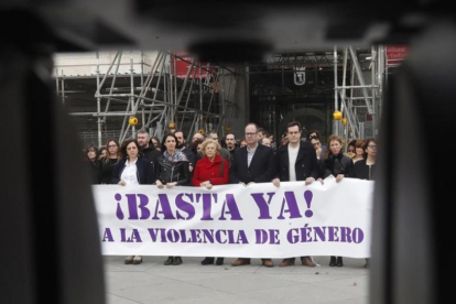 La alcaldesa de Madrid, Manuela Carmena, preside un acto de repulsa contra la violencia machista, este viernes.