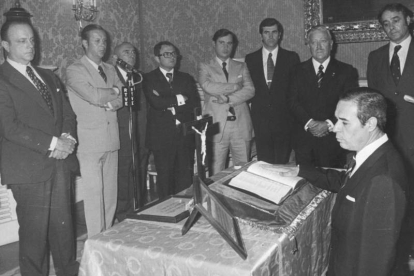 Francisco Laína toma posesión en el Gobierno Civil de León. ARCHIVO