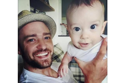 Justin Timberlake enseña a su hijo Silas.