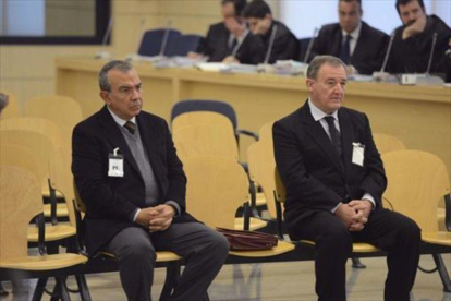 El exdirector general de la CAM López Abad (izquierda) y el exdirectivo Juan Ramón Avilés, ayer en el juicio.
