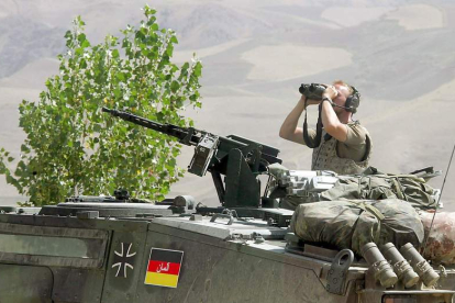 Un soldado del Bundeswehr (Ejército alemán), durante su estancia en Afganistán. MICHAEL HANSCHKE