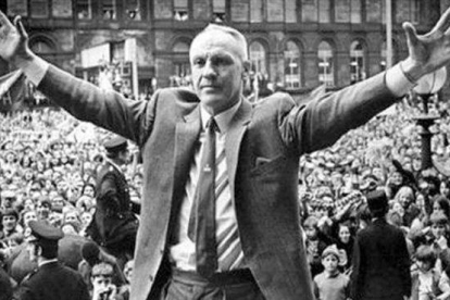 Bill Shankly, en una recepción en Liverpool tras conquistar un título.