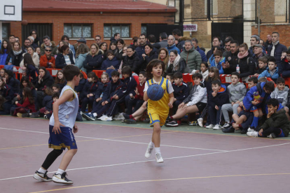 Final del torneo de baloncesto del Colegio Leonés. FERNANDO OTERO