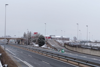 Nieve a la entrada de León. DL