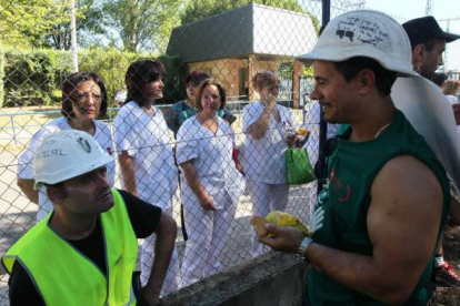 Trabajadoras del geriátrico Reina Sofía se solidarizan. Foto: Norberto.