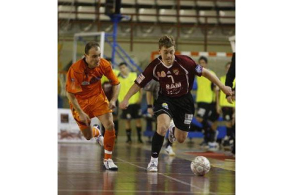 David Gopar (d), aprovechó un contraataque para marcar el segundo gol
