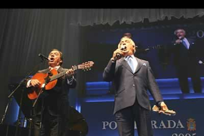 Los del Río dedicaron una de sus canciones al Papa, cuyo fallecimiento se produjo en el transcurso de la ceremonia, lo que sin duda llenó de tristeza a todos los presentes.