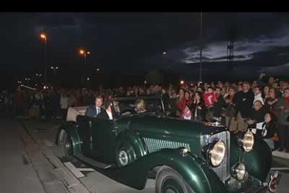 La llegada a la gala no pudo ser más glamurosa. Los lujosos coches de la colección de Luis del Olmo, transportaron a algunos de los invitados.