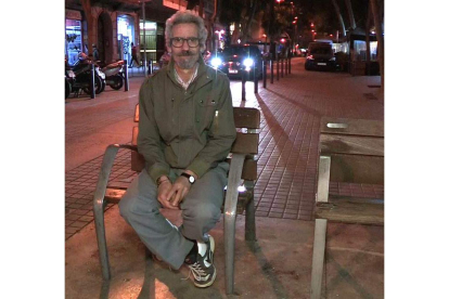 Rafael Montserrat, de 54 años, ha pasado la vida en la calle en Barcelona.