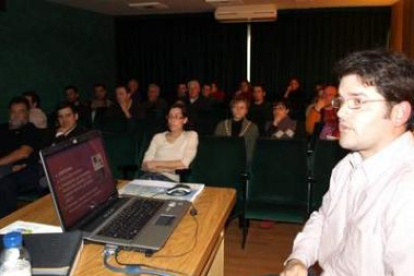 Un momento de una de las conferencias impartidas ayer en Santa María del Páramo