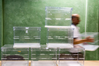 Urnas preparadas en un colegio electoral de Barcelona, en unas pasadas elecciones.