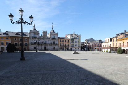 Plaza del Ayuntamiento, totalmente vacía como consecuencia de las medidas.
