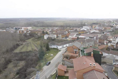 Vista panorámica de la localidad de Almanza. CAMPOS