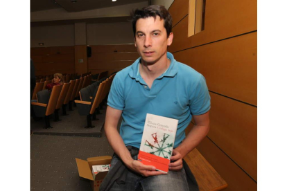 Luis Gonzalo Segura presentó su libro en Ponferrada. DE LA M