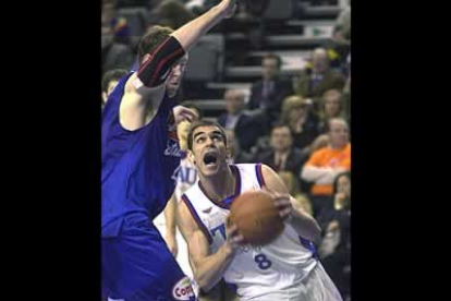 Joven jugador de gran calidad técnica. Puede jugar de base o escolta y en ambos puestos deja constancia de una buena mano. Afronta el Eurobasket con el reto de demostrar su madurez.