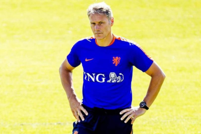 Marco van Basten, en un entrenamiento con la selección holandesa.