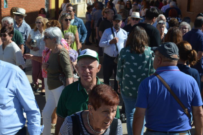 Feria del pimiento de Fresno de la Vega, en la jornada del domingo. J. NOTARIO