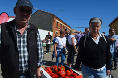 Feria del pimiento de Fresno de la Vega, en la jornada del domingo. J. NOTARIO