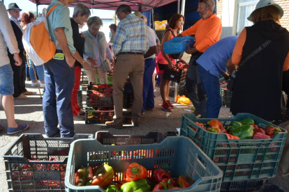 Feria del pimiento de Fresno de la Vega, en la jornada del domingo. J. NOTARIO