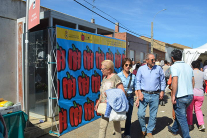 Feria del pimiento de Fresno de la Vega, en la jornada del domingo. J. NOTARIO