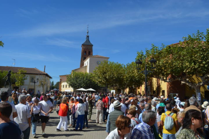 Feria del pimiento de Fresno de la Vega, en la jornada del domingo. J. NOTARIO