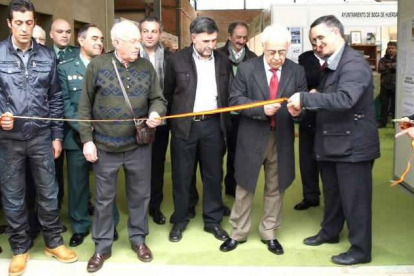 La autoridades, en el momento de inaugurar la Feria Reinatur en Boca de Huérgano.