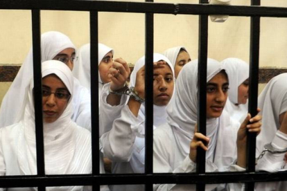 Algunas de las mujeres condenadas a prisión, durante el juicio, el miércoles en Alejandría.